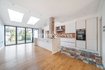 4  bedrooms house to rent in Brentmead gardens, Ealing, NW10-image 4