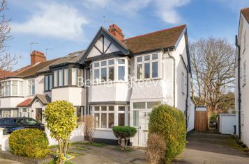 4  bedrooms house to rent in Brentmead gardens, Ealing, NW10-image 8