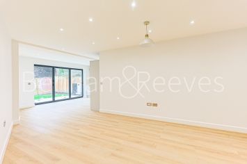 3  bedrooms flat to rent in Disraeli Road, Hammersmith, SW15-image 15