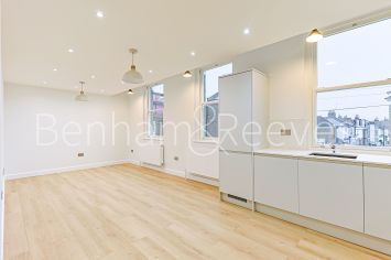 2  bedrooms flat to rent in Disraeli Road, Hammersmith, SW15-image 1