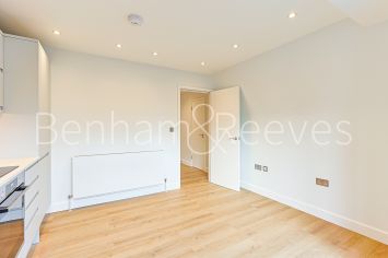2  bedrooms flat to rent in Disraeli Road, Hammersmith, SW15-image 1