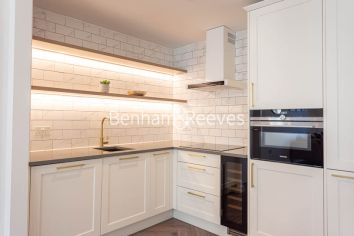 1  bedroom flat to rent in Gauging Square, Wapping, E1W-image 2