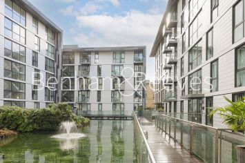 2  bedrooms flat to rent in Times Square, City Quarter, E1-image 10