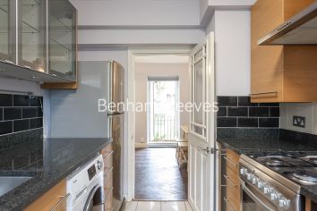 3  bedrooms flat to rent in Chelsea Manor Court, Chelsea, SW3-image 17