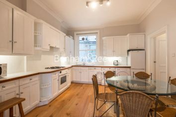 3  bedrooms flat to rent in Abingdon Road, Kensington, W8-image 2