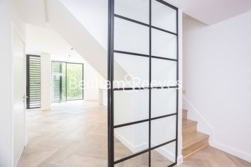 2  bedrooms flat to rent in Cluny Mews, Kensington, SW5-image 9