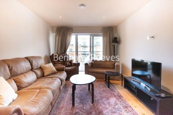 3  bedrooms flat to rent in Boulevard Drive, Colindale, NW9-image 1