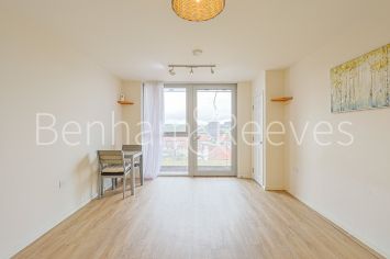 1  bedroom flat to rent in Mar House,The Hyde, NW9-image 1