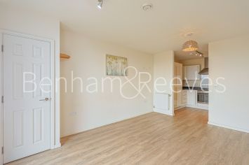 1  bedroom flat to rent in Mar House,The Hyde, NW9-image 4