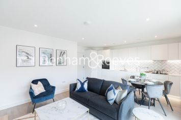 1  bedroom flat to rent in Cedrus Avenue, Southall, UB1-image 1