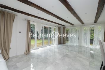 5  bedrooms house to rent in Swakeleys Road, Uxbridge, UB10-image 1