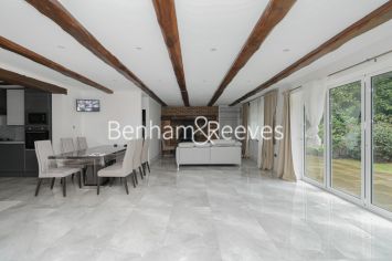 5  bedrooms house to rent in Swakeleys Road, Uxbridge, UB10-image 11