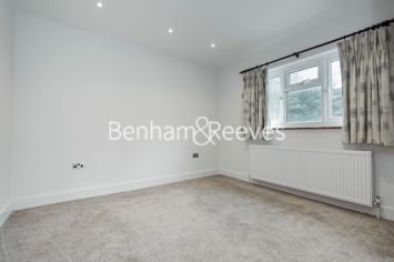 5  bedrooms house to rent in Swakeleys Road, Uxbridge, UB10-image 13