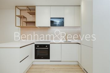 1  bedroom flat to rent in Quay Walk, Grand Union, HA0-image 2