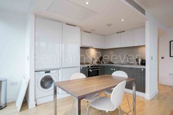 2  bedrooms flat to rent in Landmark east tower, Marsh wall, E14-image 3
