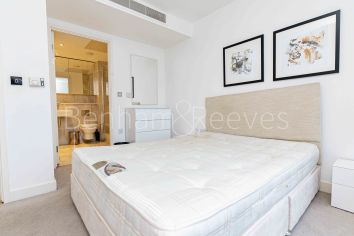 2  bedrooms flat to rent in Landmark east tower, Marsh wall, E14-image 4