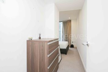 2  bedrooms flat to rent in Landmark east tower, Marsh wall, E14-image 23