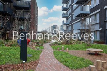 Studio flat to rent in Goodluck Hope Walk, Canary wharf, E14-image 13