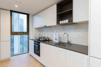 2  bedrooms flat to rent in One Thames Quay, Canary wharf, E14-image 2