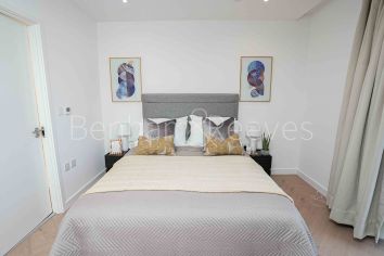 2  bedrooms flat to rent in One Thames Quay, Canary wharf, E14-image 4