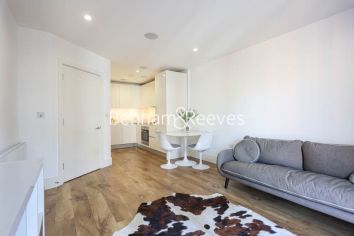 1  bedroom flat to rent in Major Draper Street, Royal Arsenal Riverside, SE18-image 1