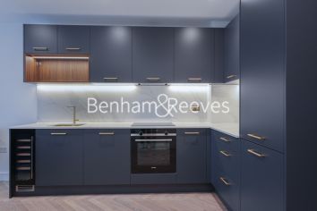 1  bedroom flat to rent in Brigadier Walk, Royal Arsenal Riverside, SE18-image 2