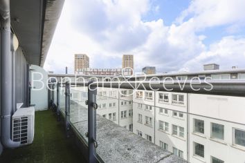 3  bedrooms flat to rent in Cadogan Road, Royal Arsenal Riverside, SE18-image 5