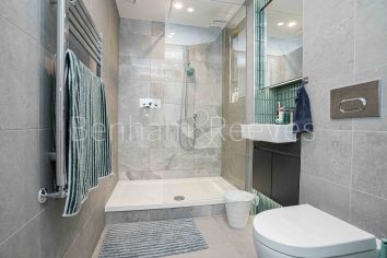 2  bedrooms flat to rent in Brigadier Walk Royal, Arsenal Riverside, SE18-image 6