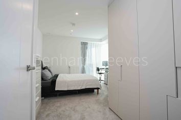 2  bedrooms flat to rent in Brigadier Walk Royal, Arsenal Riverside, SE18-image 8