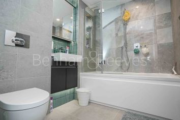 2  bedrooms flat to rent in Brigadier Walk Royal, Arsenal Riverside, SE18-image 14