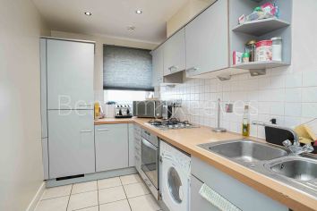 2  bedrooms flat to rent in Sark Towerk, Erebus Drive, SE28-image 2